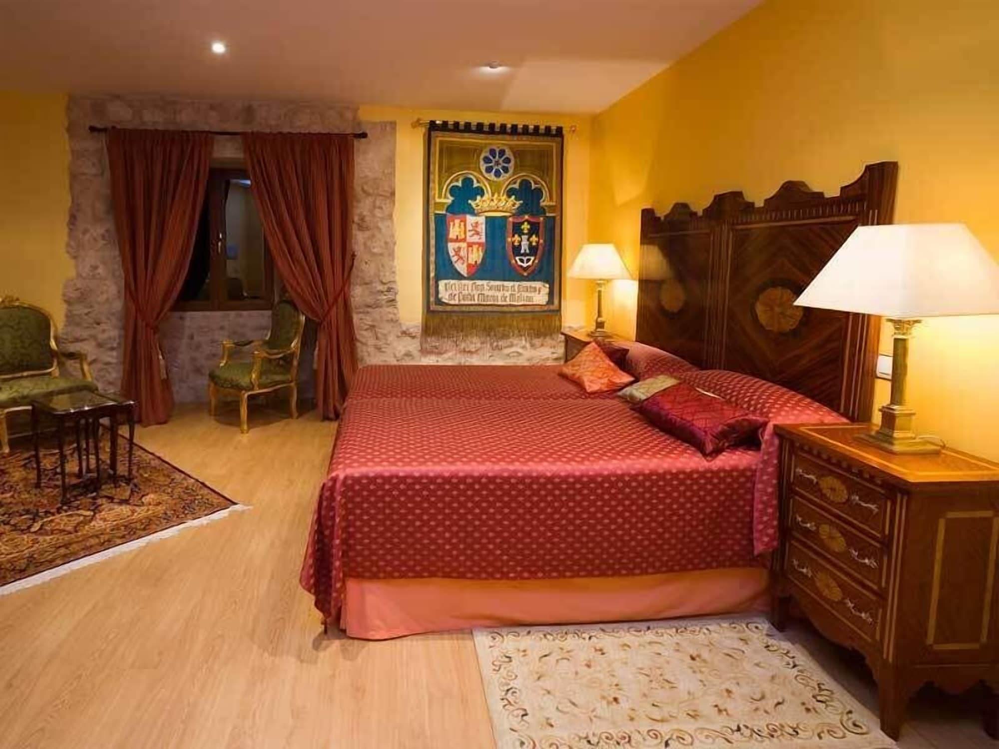 Residencia Real Del Castillo De Curiel Curiel de Duero ภายนอก รูปภาพ