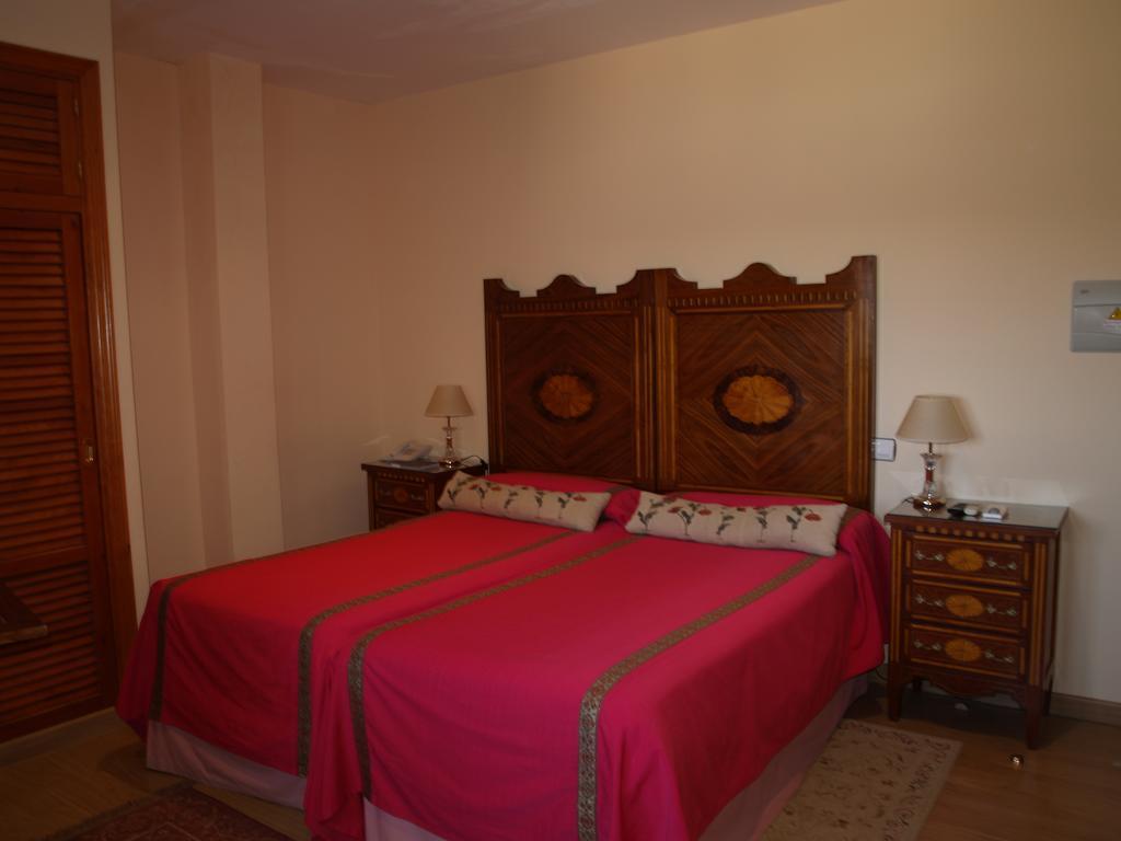 Residencia Real Del Castillo De Curiel Curiel de Duero ภายนอก รูปภาพ