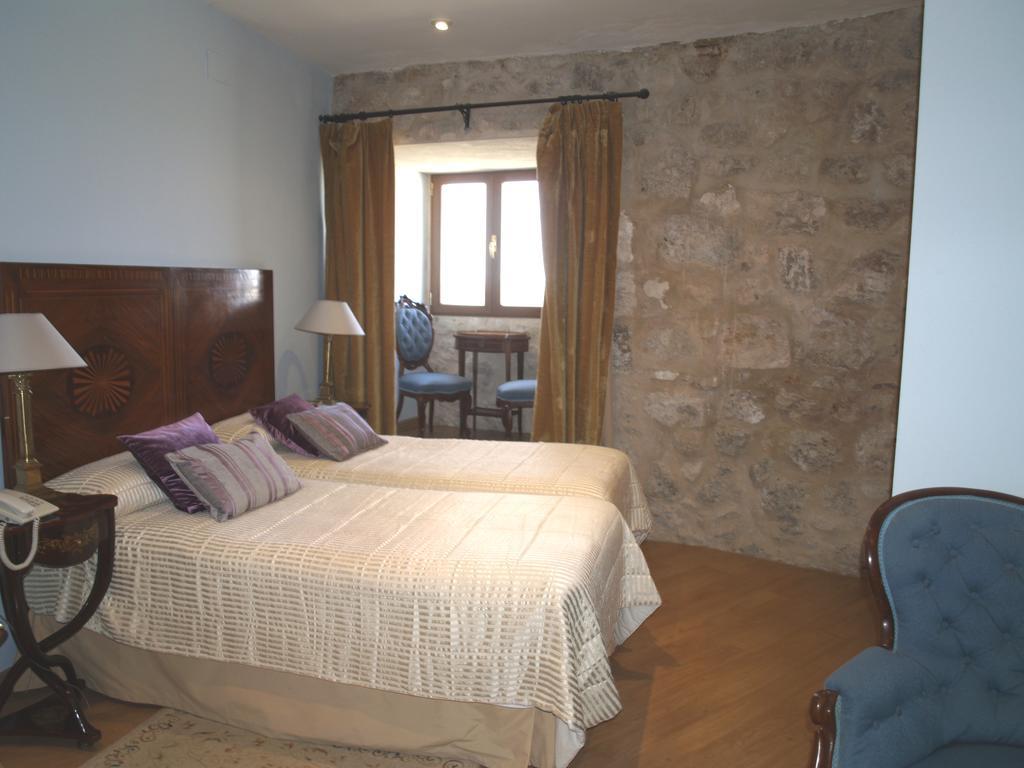 Residencia Real Del Castillo De Curiel Curiel de Duero ภายนอก รูปภาพ