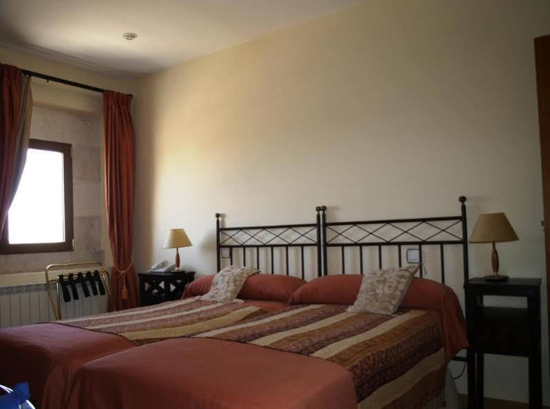 Residencia Real Del Castillo De Curiel Curiel de Duero ภายนอก รูปภาพ