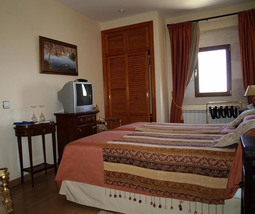 Residencia Real Del Castillo De Curiel Curiel de Duero ภายนอก รูปภาพ